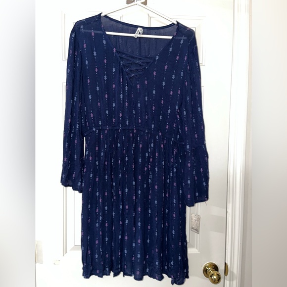 Reseller Bundle Box 5 total Pieces (4 NWT!+ 1 preloved) Closet Cleanout - Picture 7 of 15